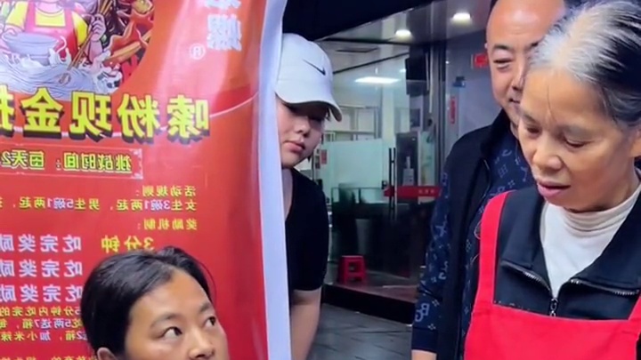 黑龙江美女不远万里，开车过来，就是为了吃上一碗孙姐家的螺蛳粉！#螺蛳粉