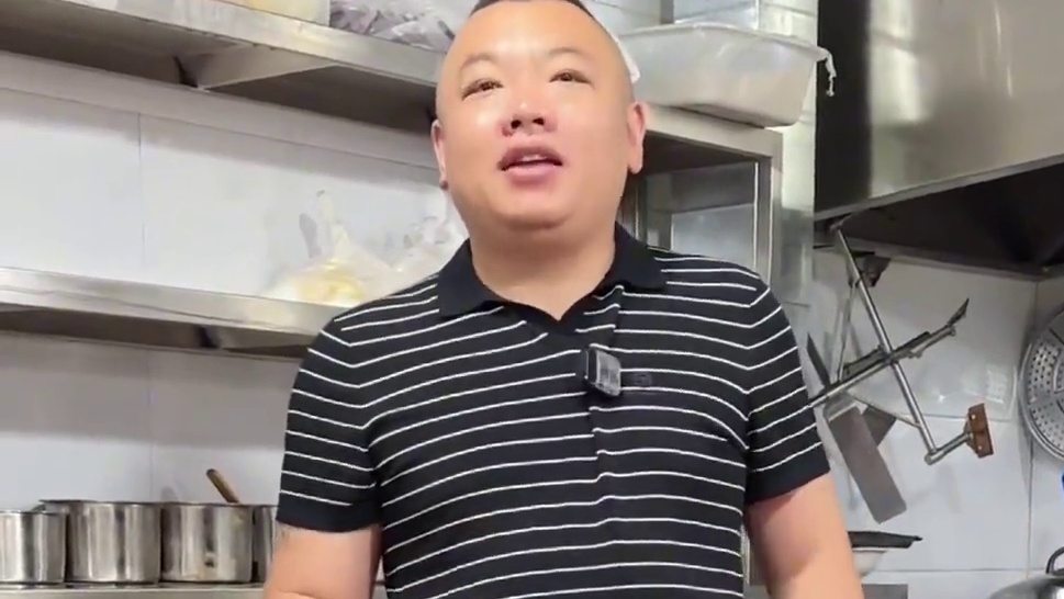 （九九五斤）抓紧团了，过几天活动结束了，王兵做的蒜泥油爆虾，绝对顶呱呱#高碑店 #同城美食 #同城好