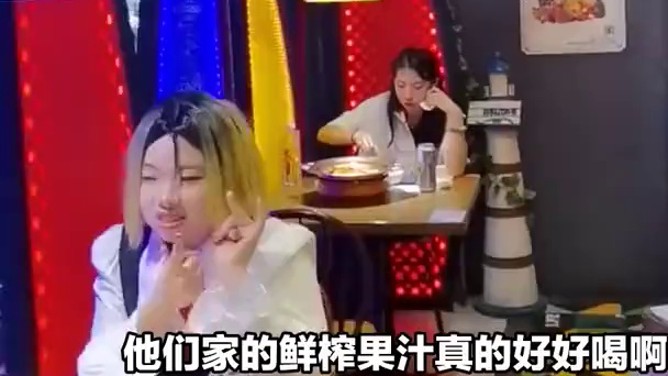 你喝过这么便宜的鲜榨果汁吗？就在赖胖子，他们家的鲜榨果汁真的好好喝啊，而且现在只要19.9元就可以喝