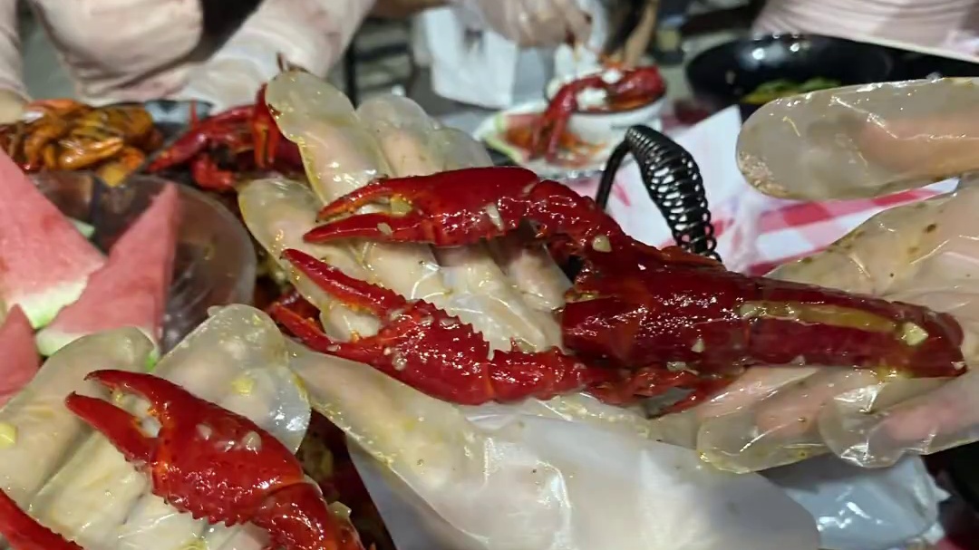 “我真的纯粹是喜欢吃他们家的虾而已”#party