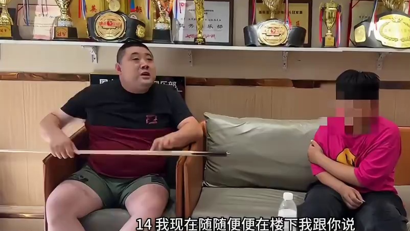 对症下药！ 当我的面直接和妈妈顶嘴 几千个孩子我都制得倍服 我治不了你！别说你家孩子不听话 那是你们