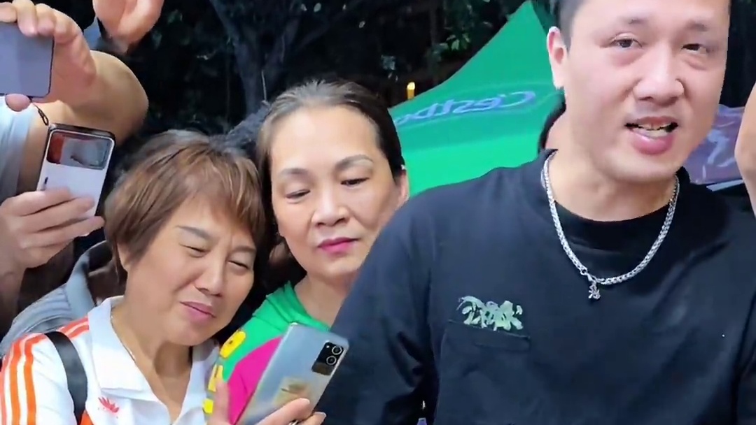 湖南“辣王”挑战5两爆辣螺蛳粉~阿姨血亏5000块~#螺蛳粉