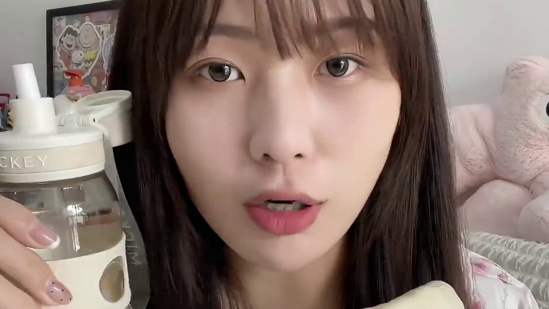 馒头配水，瘦成干鬼。我咋觉得是被噎的呢？？？#馒头减肥法 #馒头配水可以减肥吗 #吃一天馒头体重的变