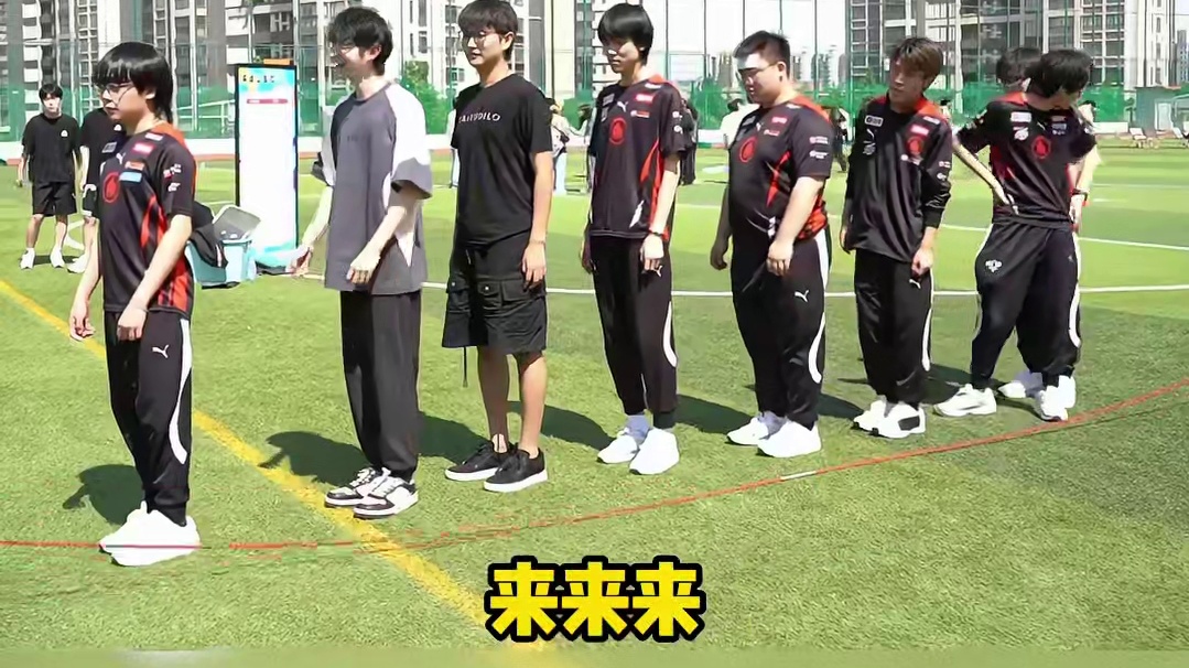 #kpl运动会 #kpl #AG超玩会 这一秒的每一位都很精彩，除了被打昏的鼠鼠我