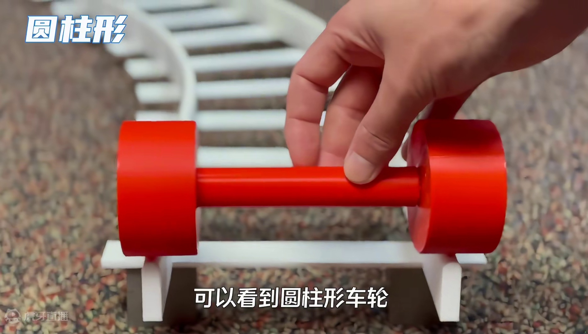 火车上没有差速器，为何拐弯时不会脱轨？佩服设计师的智慧 #知识 #科普一下 #科学趣闻 #火车拐弯