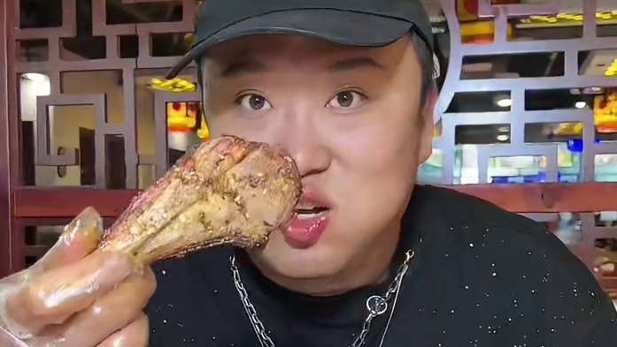 这口滋啦冒油的烤羊排深得我心 #同城好店推荐 #用美食为高考加油 #谁懂这一口的好吃程度 #大口吃肉