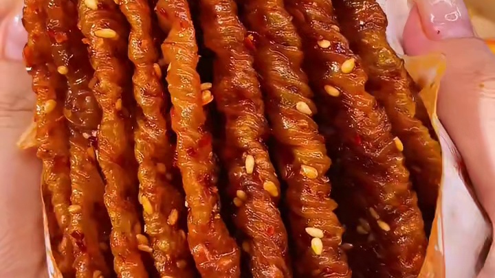 真的还有谁没吃过这款爆辣款波浪豆筋！都给我吃！又辣又香！是真的爱！#辣条 #零食推荐 #开袋即食 #