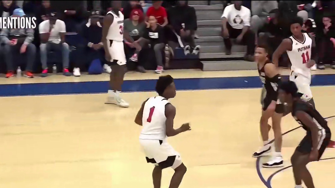 艾特出球场上能做出这些操作的兄弟来看！