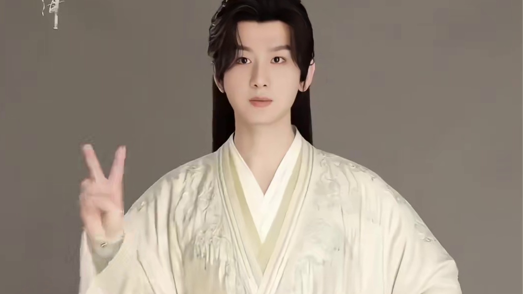 一笔一剑平生意，展尽意气赴山海。期待#成毅  新剧《#赴山海  》！#电视剧