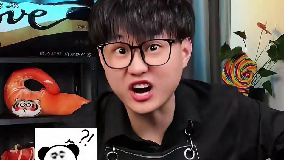 带蜂巢一起嚼着吃的蜂蜜味道到底怎么样？#蜂巢蜜 #测评 #试吃 #美食测评 #黑评测