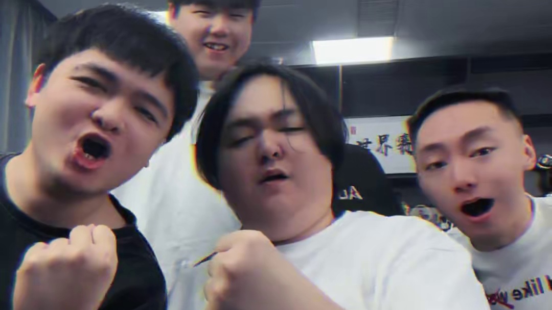 今晚10点半周赛决赛，出来面对我们3个！ #陈伯全能王 #迷死他伯冰