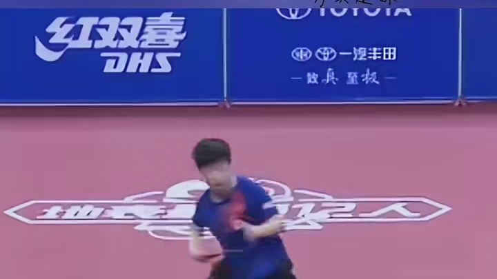 邱指看向莎莎的眼神和莎莎拽邱指动作让人感动，莎莎被放养时也是他不停地给莎莎鼓掌，太暖了。#孙颖莎