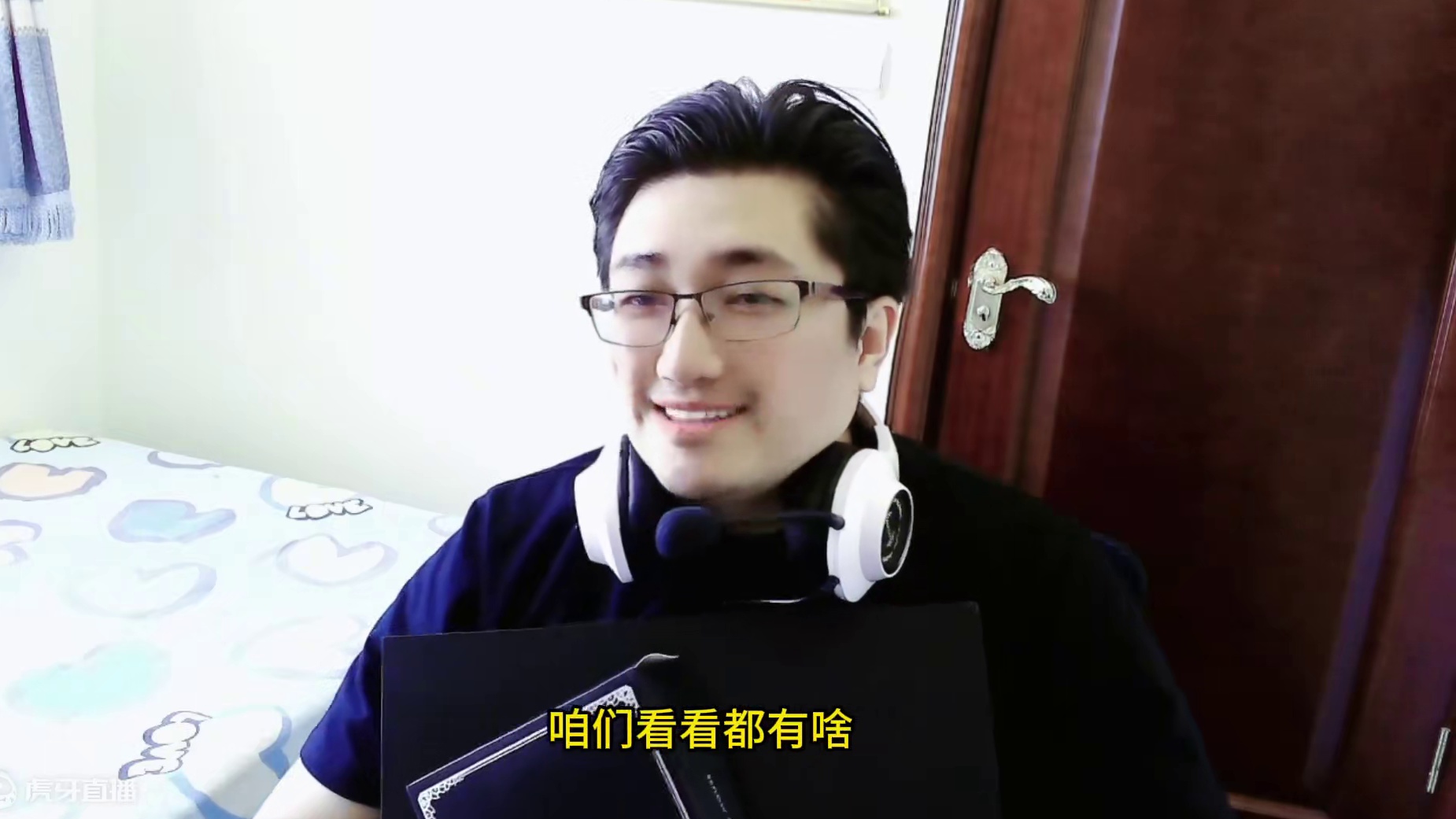 魔兽国服即将回归 鳄嫂出手给大鳄置办设备 #魔兽世界 #魔兽世界怀旧服 #我比你们多一个世界