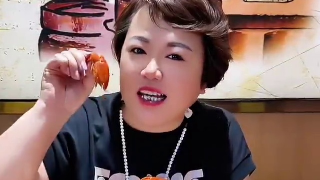 要吃小龙虾还是得来忆品香，29.9得3份！#吃龙虾的季节 #小龙虾 #忆品香龙虾馆 #附近美食 #谁