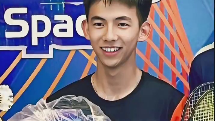 故作姿态的说顺其自然，但总在祈祷一个好结局#羽毛球 #运动员 #治愈系笑容