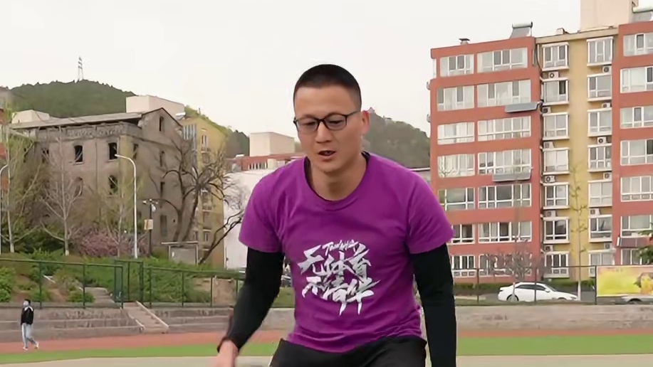 #北京任教练 #篮球 #运球 胯下运球还不会？三招帮你搞定！