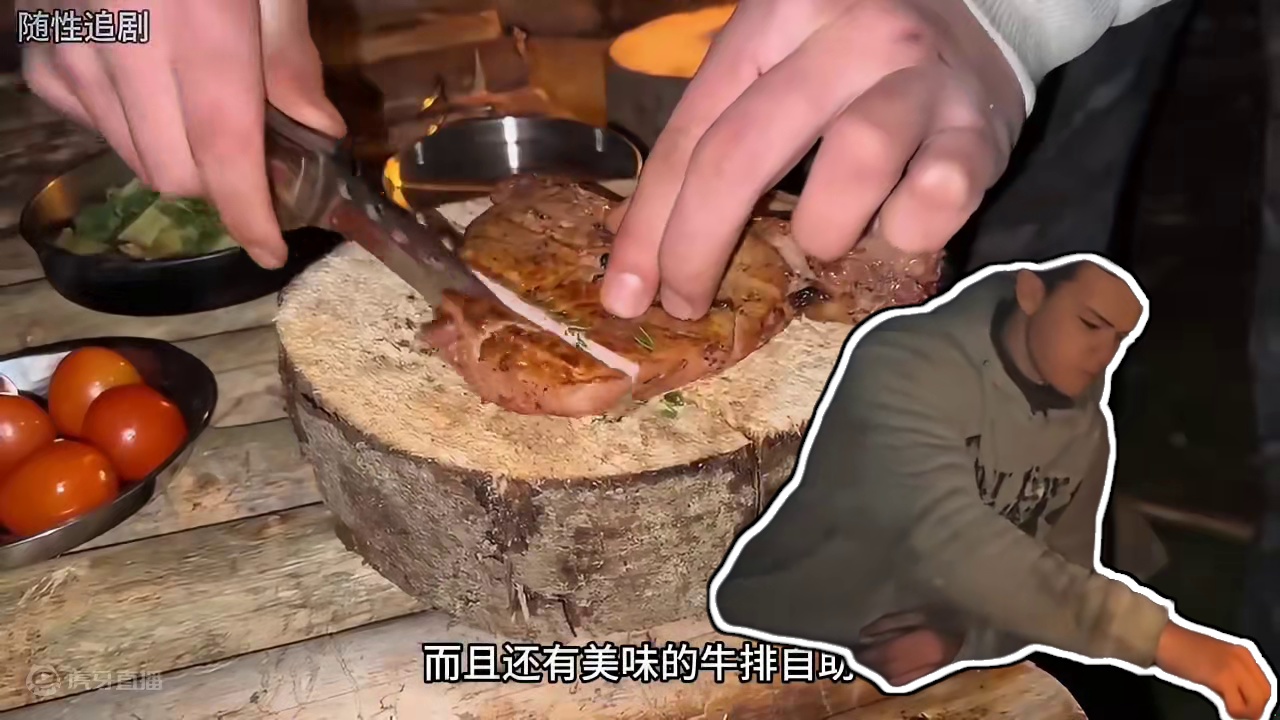 谁能想到一个平平无奇的斜坡也能改造成精致木屋？？！ #野外生存 #野外建造 #野外 #荒野建造 #野