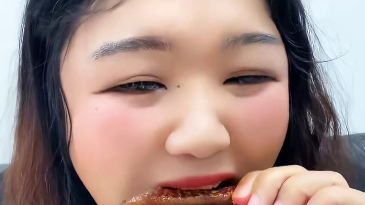 重辣鸭翅辣的头皮发麻！下酒追剧巨好吃！#香辣鸭翅 #妈呀太香了 #零食推荐