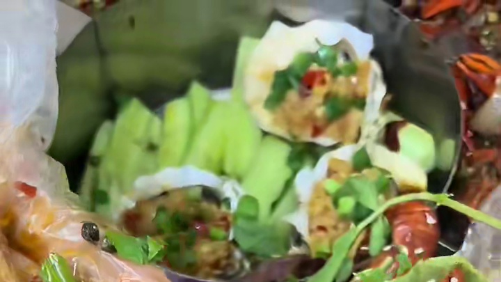 老根聚地 龙虾大拼盘，五种口味龙虾太巴适了#美食不可辜负 #真材实料才能做出好味道 #晒美食是对平凡