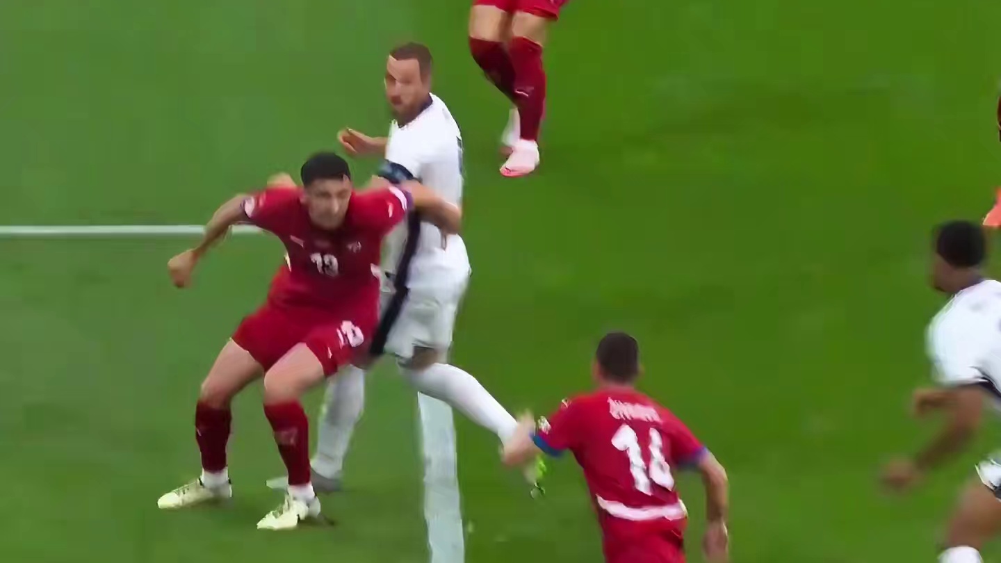 天生就带巨星像 贝林厄姆拯救英格兰队的脸面 #贝林厄姆 #英格兰队 #欧洲杯 #塞尔维亚VS英格兰 