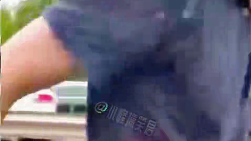 50. 盘点那些路怒症爆发丢人现场.面对不依不饶的加塞.情绪瞬间爆发！