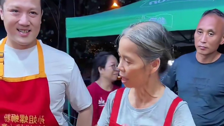 河北”辣王”打破八戒的记录！阿姨血亏50000块！ #螺蛳粉 #美食家 #美食趣胃计划