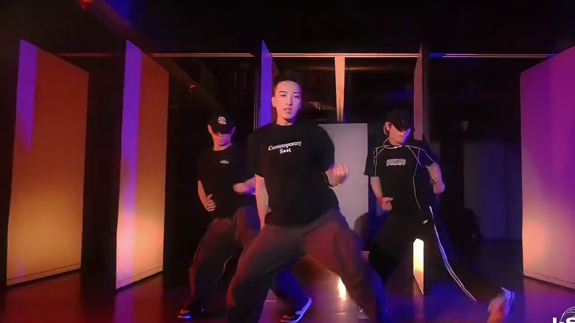 坚持看到后面有惊喜！#choreography #猛男必跳 #一起跳舞 #原创编舞 #氛围感舞蹈