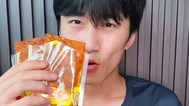 不得不说，湖南做的辣条真的很绝！#辣条 #湖南 #好吃到停不下来