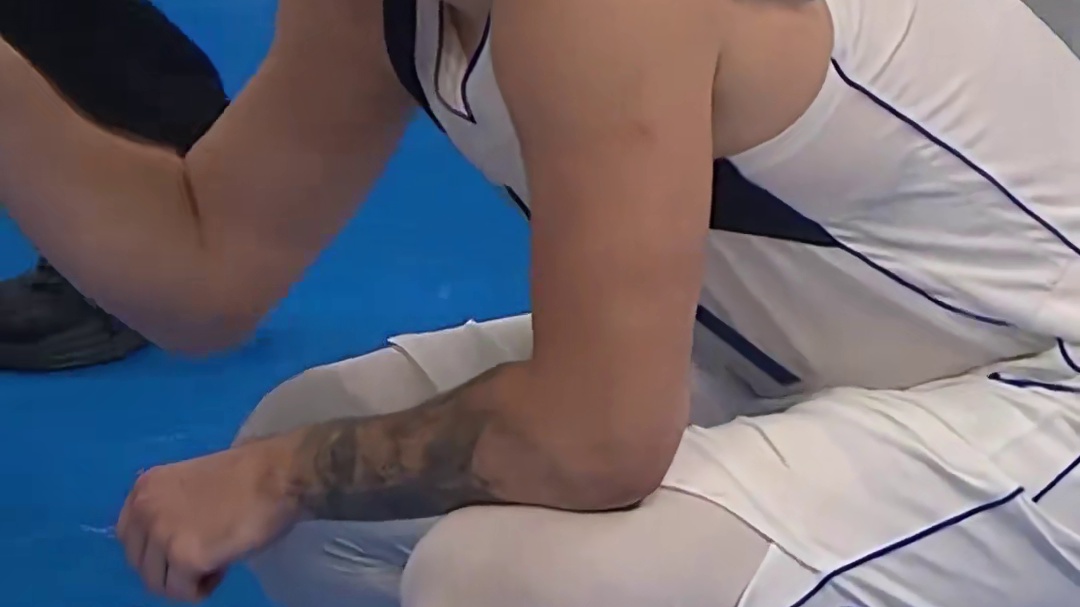 【东契奇-孤胆英雄】伤病缠身倾其所有，今年的东契奇在总决赛独挑大梁不以伤病为借口赛后经常主动揽责！你