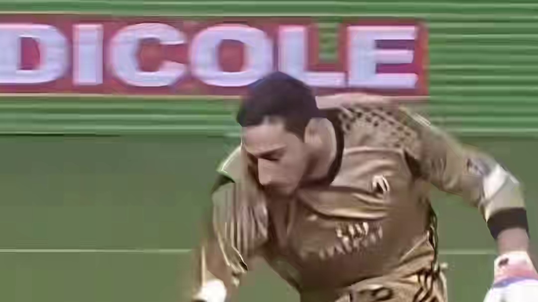 足球赛场那些顶级幻灯片技术！真的是艺高人胆大！ #dou来足球季 #足球的魅力