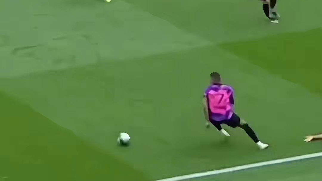 足球赛场姆巴佩那些蜜汁搞笑瞬间！这个就是足坛第一人的魅力吧 #dou来足球季 #足球的魅力