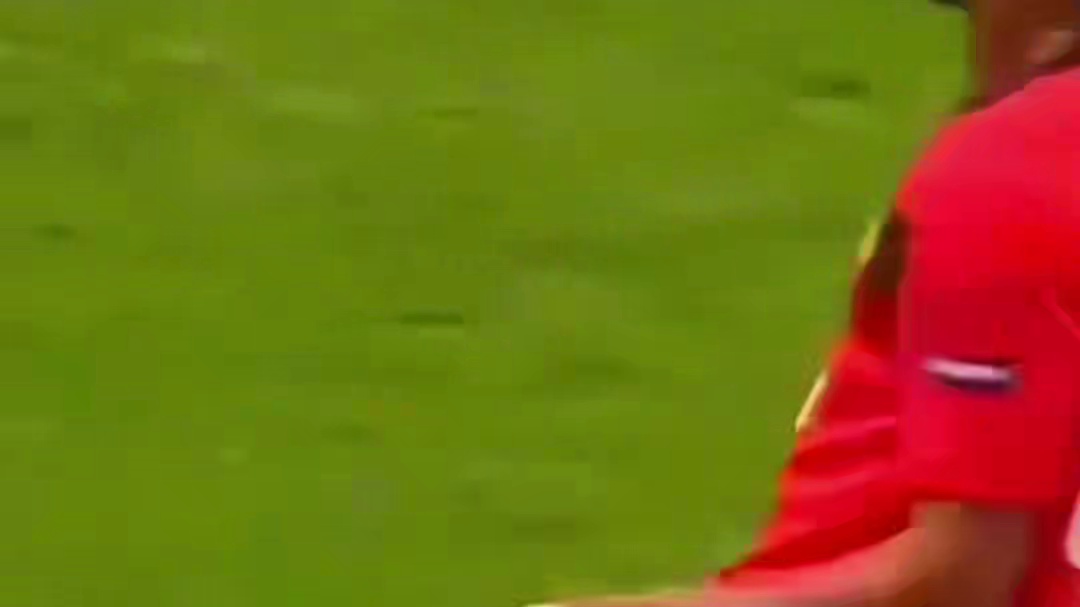 足球赛场那些高难度幻灯片停球，真的太艺术了！ #dou来足球季 #足球的魅力