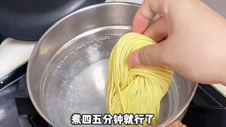 真的比我在外面吃的意面都要好吃！酱汁浓郁特别挂汁每个味道都好吃十分钟搞定！#意面 #超便宜超划算 #