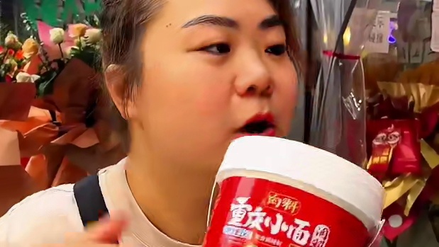 江北小伙挑战1斤面，说平常在家就吃这么多？