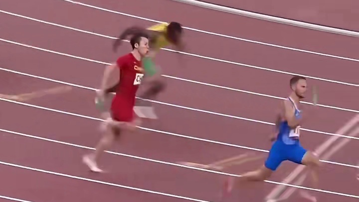 由老大哥苏炳添领衔的中国男子短跑接力天团以37.79的成绩追平全国记录 创造历史！！