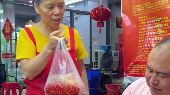 河北“辣王”实至名归~挑战8两粉还要加三斤小米辣！#螺蛳粉