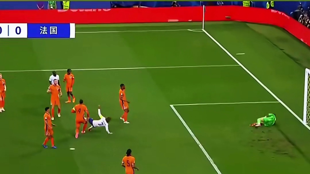 这是什么情况！格子连续错失破门良机