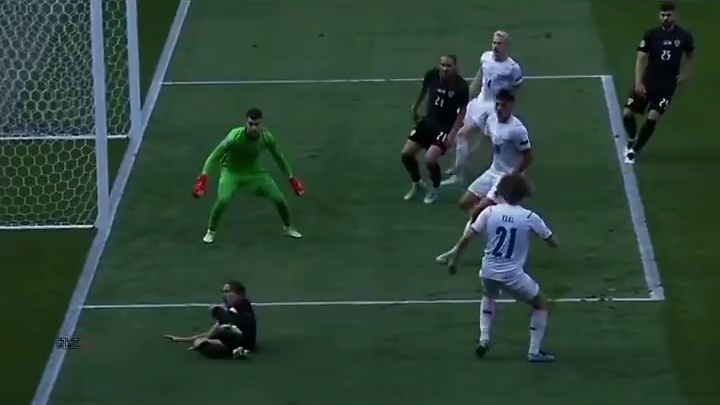 莫德里奇的这个解围可太帅了！不容易啊！哪哪都有他的身影！#克罗地亚 #卢卡莫德里奇 #欧洲杯 #莫德