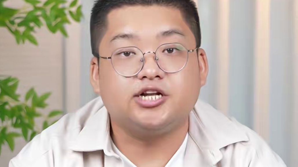 高考分数陆续公布，张雪峰们真的靠谱吗？#财经 #高考分数陆续公布 #高考志愿 #张雪峰 #高考成绩