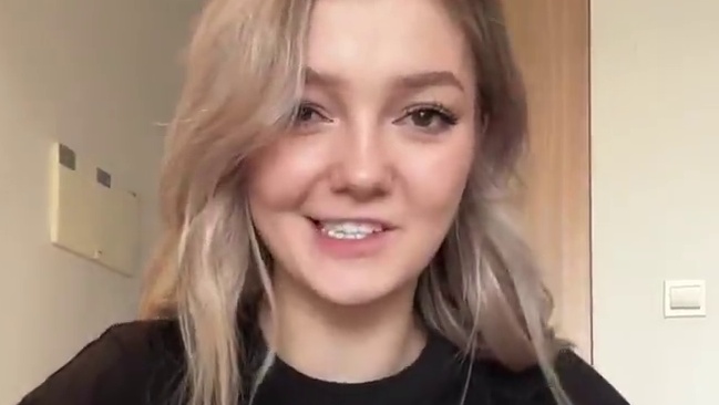 俄罗斯人挑战从爆辣缺牙齿 不辣，一点不辣#缺牙齿 #不辣 #缺牙齿素牛肚 #零食测评 #歪果仁