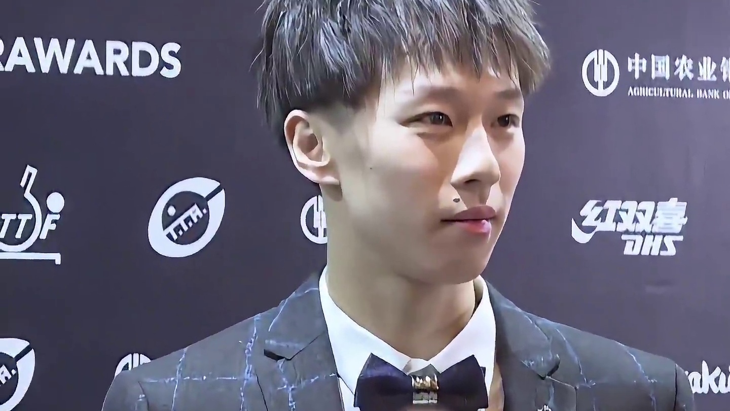 原来国乒选运动员首先考虑颜值呀，梁靖崑的侧颜能进军娱乐圈，刘国梁年轻时也有几分姿色。#国乒yyds 