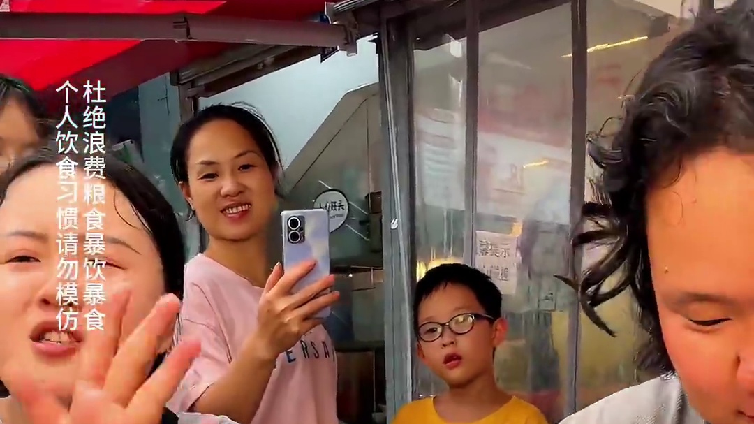 山东小伙从湖北赶来挑战，居然一斤没吃饱，马上又挑战1斤1两，相当于挑战了2斤1两！#妈呀太香了 #重