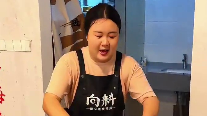 胖妹家员工餐大揭秘！今天的菜真的太下饭了，直接连刨3碗毛干饭！