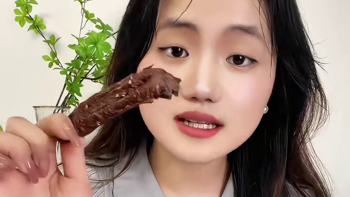 爱吃辣的宝宝们,一定要去尝一下我们家的疯狂辣翅！！肉质紧实有嚼劲！！追剧必备！！#疯狂辣翅#卤宾汉#