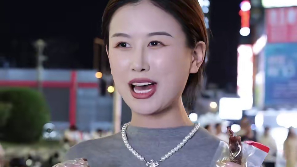 479_路上竟然抓了一位大网红，粉丝比节目组还多近100万！