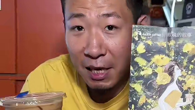 瑞幸咖啡 #黄玫瑰拿铁夏日上市
#早八人的玫瑰故事
#瑞幸联名玫瑰的故事