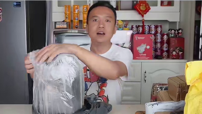 花1200元买的“贵重物品盲盒”，竟然开出一盒中国黄金，血赚？ #盲盒开箱 #贵重物品盲盒