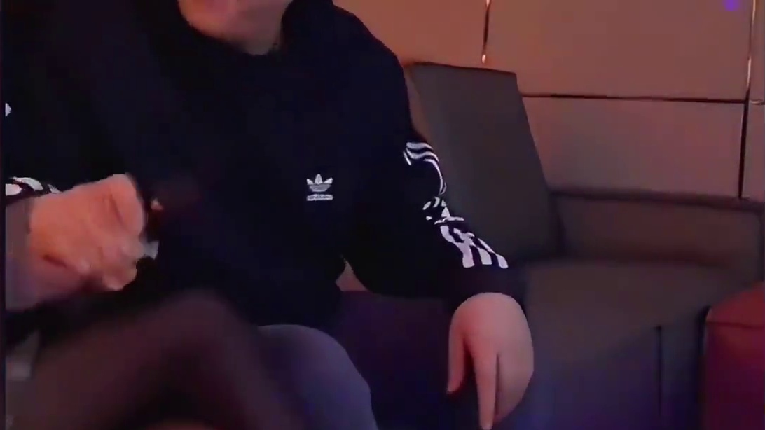 每当蓝色卡宴出现，那就说明“朋友的酒”又来了…#卡宴 #保时捷 #朋友的酒