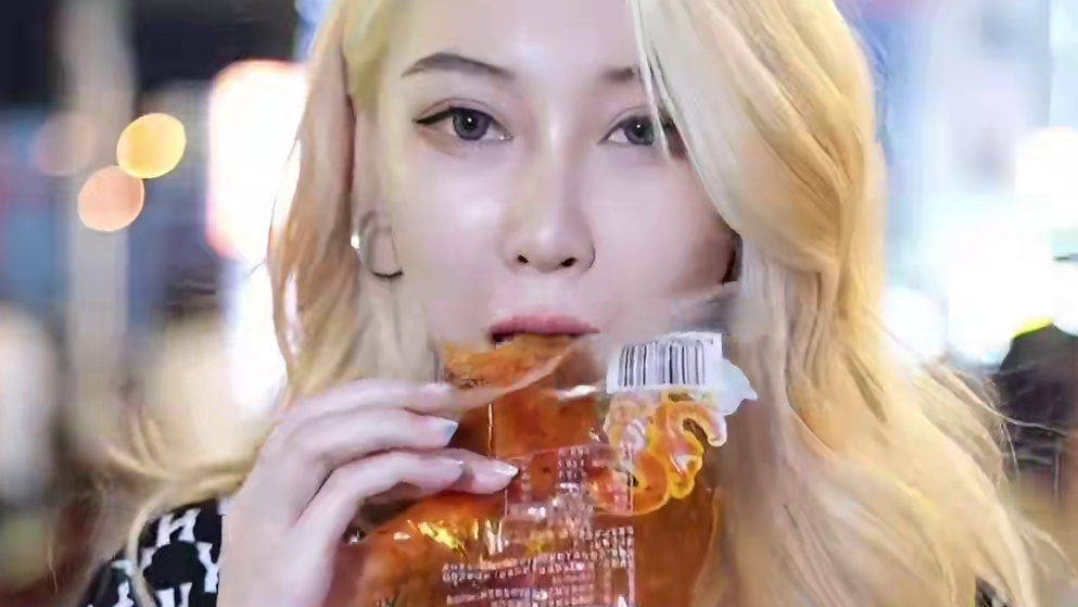 492_“精神小妹”和“精神小伙”的完美结合，不知道今晚小伙子的劳斯莱斯准备好了吗！