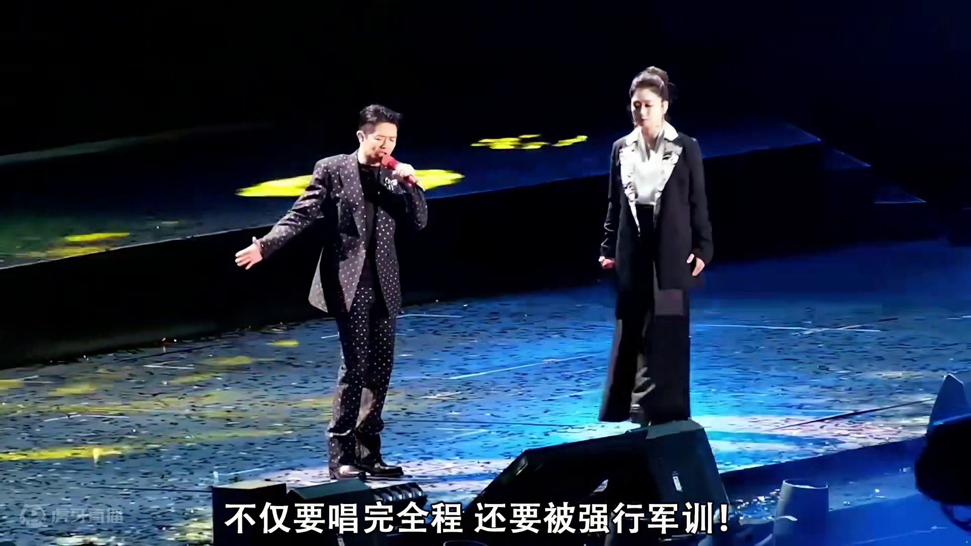 演唱会禁止“练兵”！伍佰抬手就大合唱，周深粉丝差点“摇断手”！#周深 #伍佰 #演唱会 #王心凌